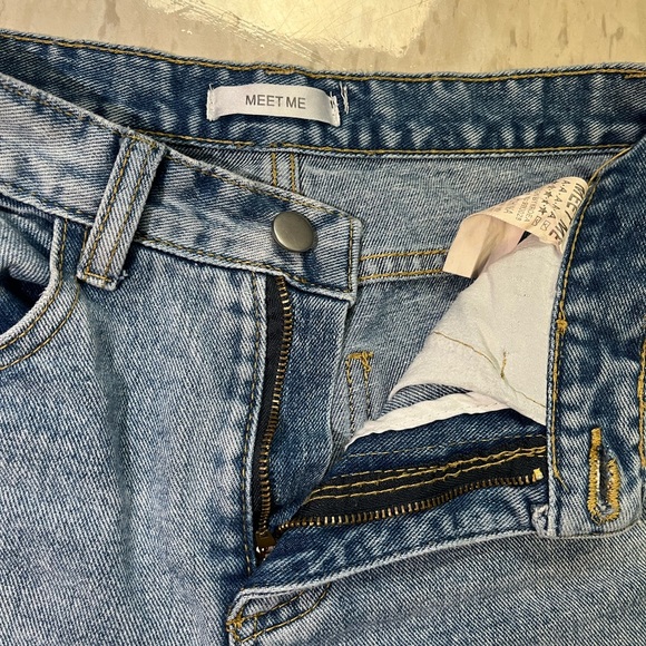 Light wash Meet Me Jeans Size small - Picture 9 of 9